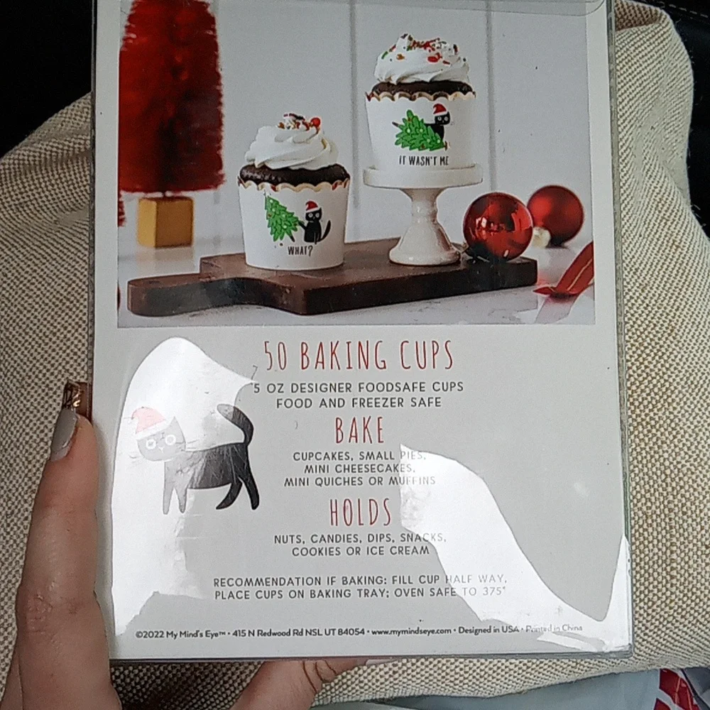 50 count Christmas baking cups cat